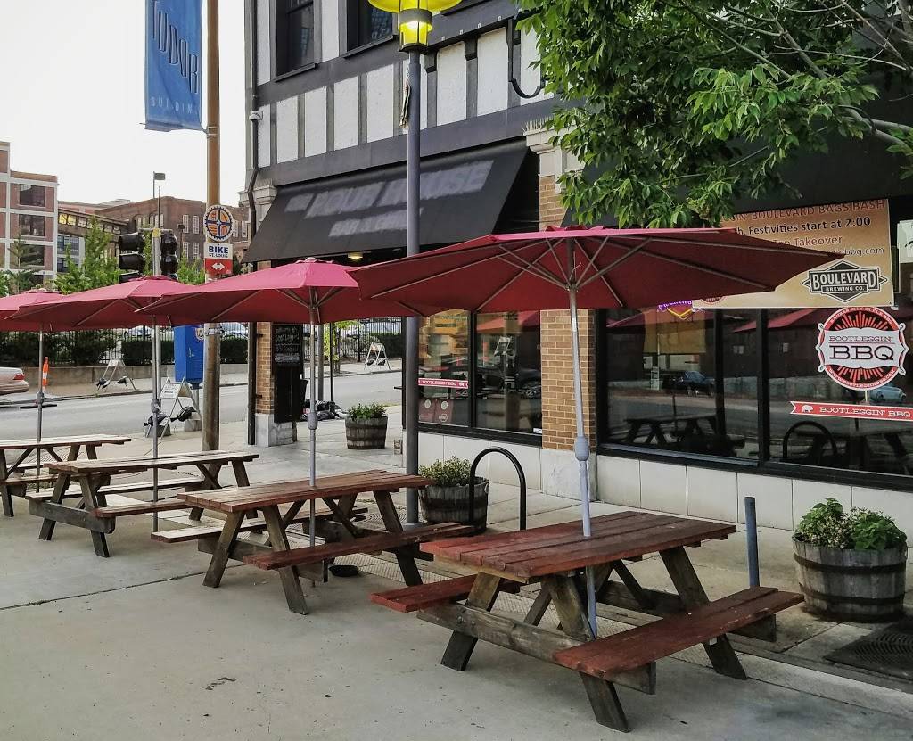 Bootleggin BBQ Tavern | restaurant | 1933 Washington Ave, St. Louis, MO 63103, USA | 3142415999 OR +1 314-241-5999