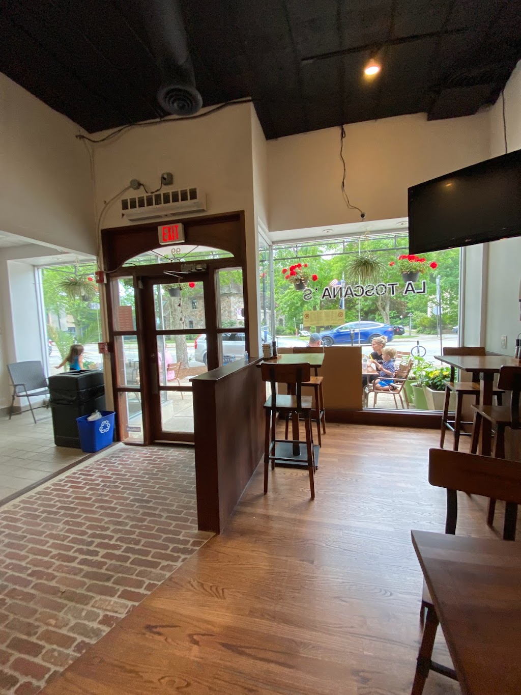 La Toscanas Pizzeria | restaurant | 99 Central St, Wellesley, MA 02482, USA | 7812350316 OR +1 781-235-0316