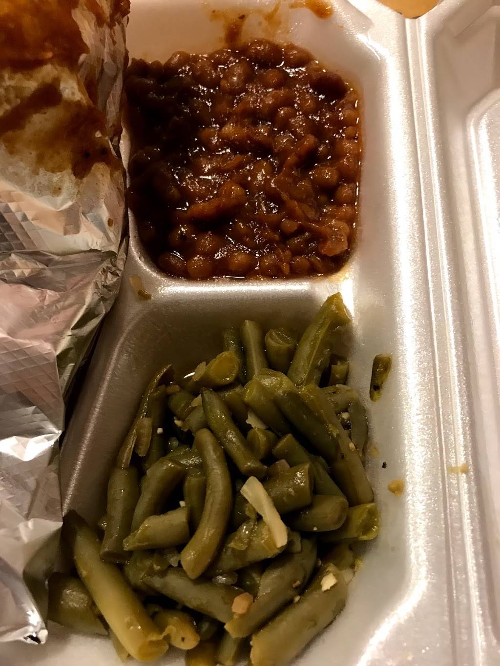 Charlies Smokin BBQ | restaurant | 300 E 1st St, Flint, MI 48502, USA | 8105774043 OR +1 810-577-4043