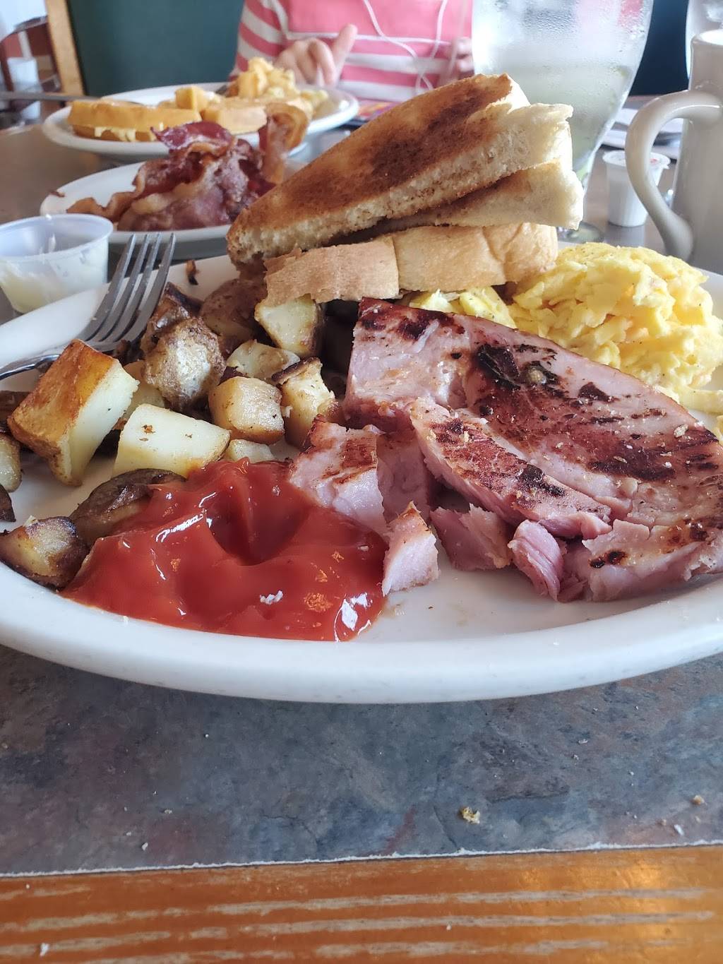 Charlmont Restaurant and Pub | restaurant | 116 VT-15 west, Morristown, VT 05661, USA | 8028884242 OR +1 802-888-4242