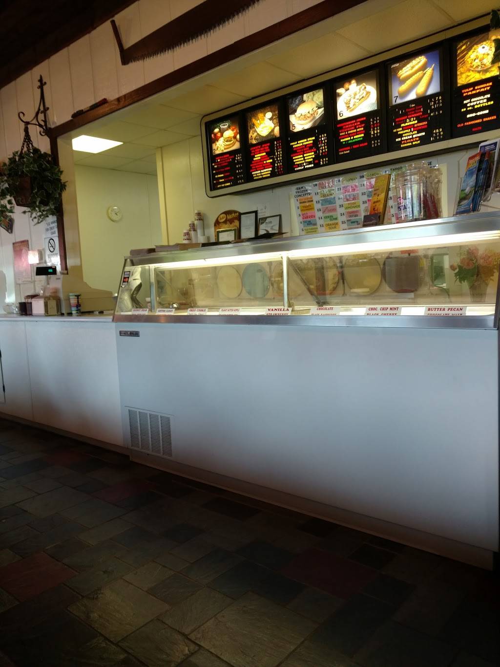 Garys Putter Golf & Jiffy Pup Restaurant | restaurant | 156 Cherry Springs Rd, Coudersport, PA 16915, USA | 8142749401 OR +1 814-274-9401