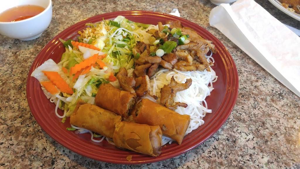 Pho Xe Lua | restaurant | 5331 Stockton Blvd, Sacramento, CA 95820, USA | 9164518838 OR +1 916-451-8838