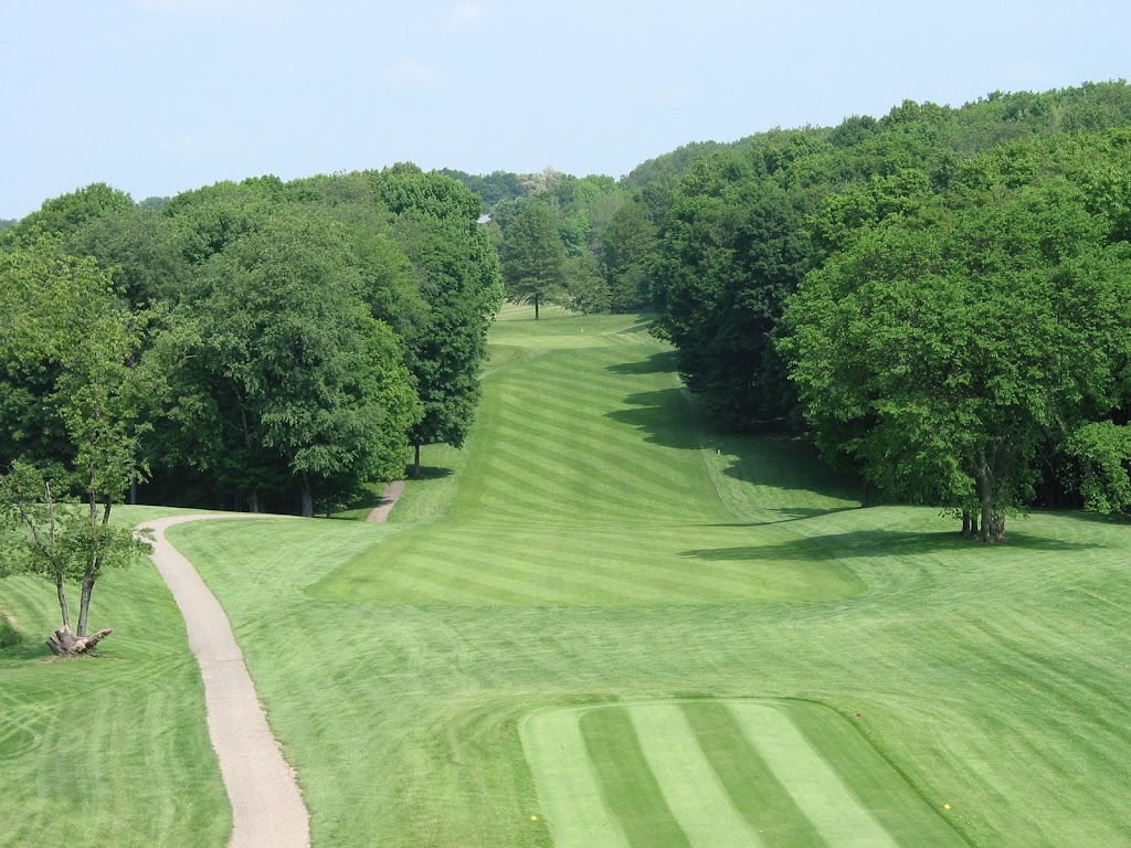 Apple Valley Golf Course | restaurant | 433 Clubhouse Dr, Howard, OH 43028, USA | 7403977664 OR +1 740-397-7664