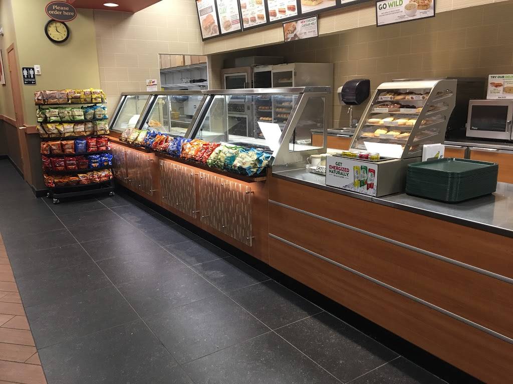 Subway Restaurants | restaurant | 224 Hawthorn Village Commons #224, Vernon Hills, IL 60061, USA | 8478167827 OR +1 847-816-7827