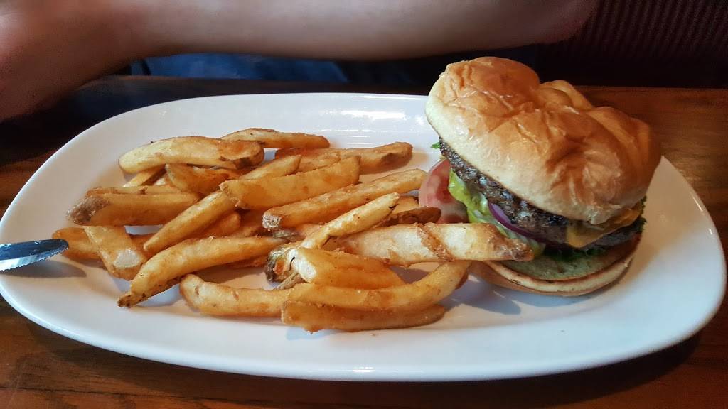 Carolina Ale House | restaurant | 11685 Northpark Dr, Wake Forest, NC 27587, USA | 9195568666 OR +1 919-556-8666