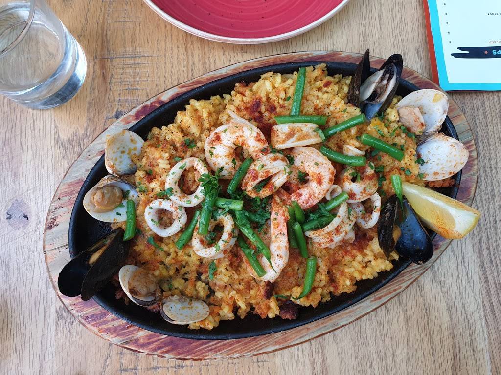 Barcelona Tavern | restaurant | Corner of Hanna Ave &, Snooker St, Toronto, ON M6K 1X4, Canada | 4165310757 OR +1 416-531-0757