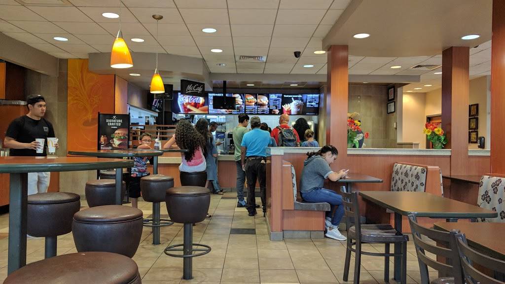 McDonalds | cafe | 6900 N Western Ave, Chicago, IL 60645, USA | 7732746151 OR +1 773-274-6151