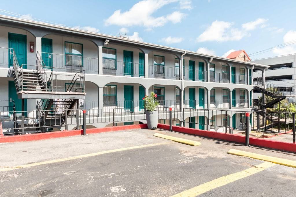 Rodeway Inn University/Downtown | restaurant | 2900 N N Interstate Hwy 35, Austin, TX 78705, USA | 5124776395 OR +1 512-477-6395