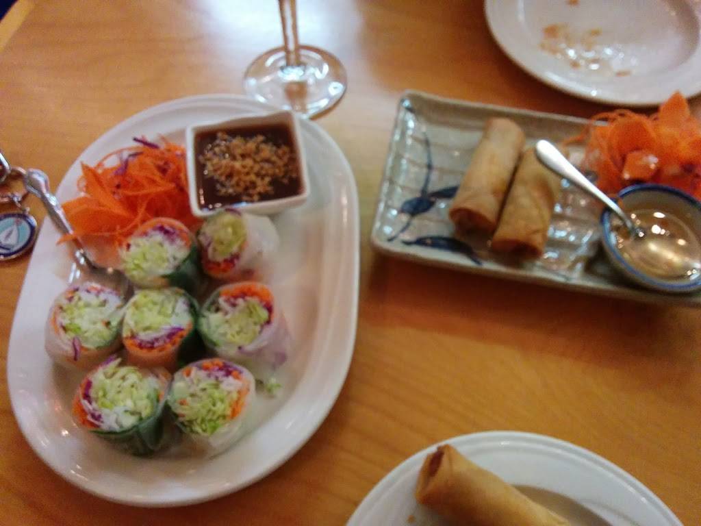 Benjarong Restaurant | restaurant | 214 Main St, Acton, MA 01720, USA | 9786359580 OR +1 978-635-9580