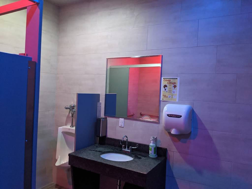 District | restaurant | 2 Sneden Ave, Staten Island, NY 10312, USA | 7189843700 OR +1 718-984-3700