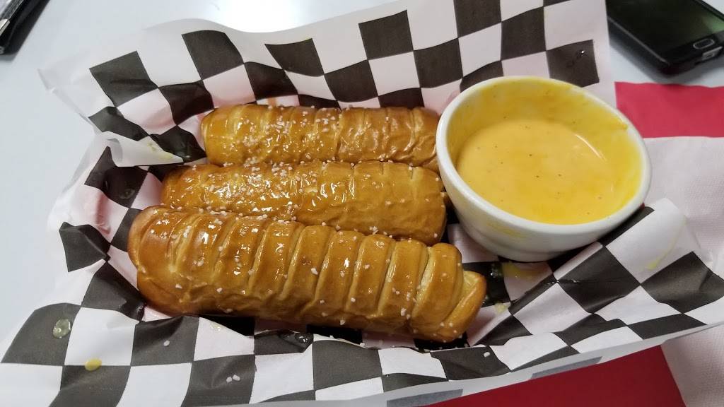 Howies Diner | restaurant | 1049 E Eads Pkwy, Lawrenceburg, IN 47025, USA | 8125370313 OR +1 812-537-0313