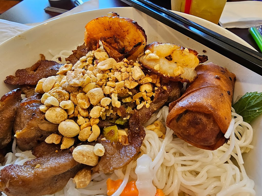 Huynh Dining (Bun Bo) | restaurant | 3005 Silver Creek Rd STE 114, San Jose, CA 95121, USA | 4084402146 OR +1 408-440-2146