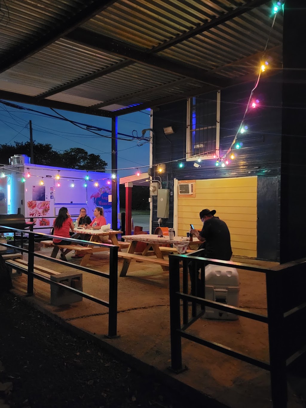 Angies Munchies Restaurant | restaurant | 10100 Hammerly Blvd Ste A, Houston, TX 77080, USA | 8329629026 OR +1 832-962-9026