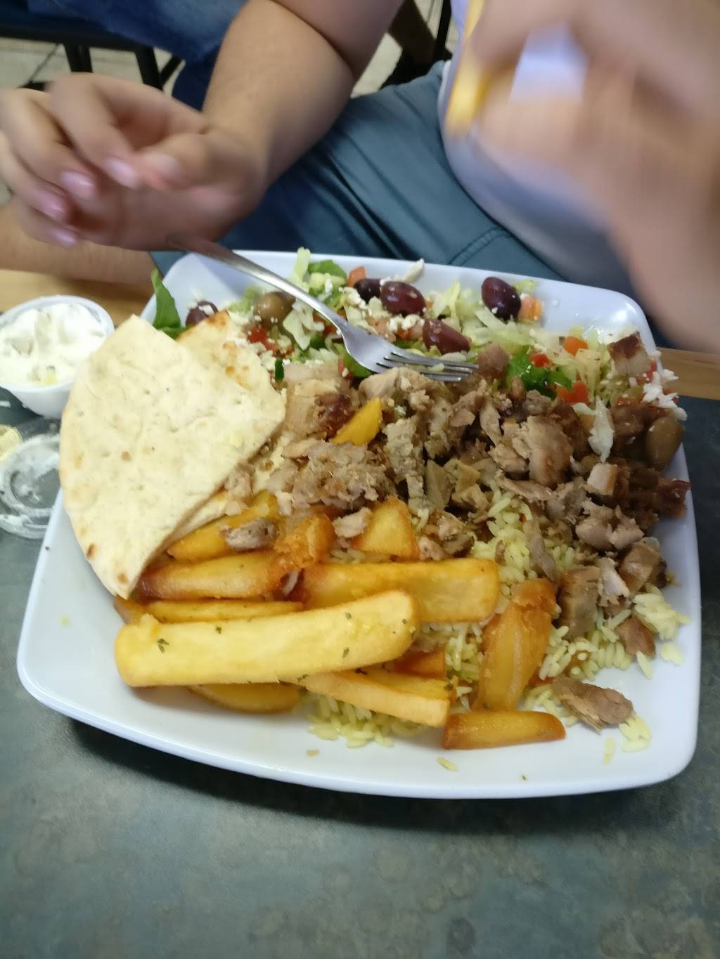 Cozmos Souvlaki | restaurant | 196 Greenbank Rd, Nepean, ON K2H 5V2, Canada | 6135964040 OR +1 613-596-4040