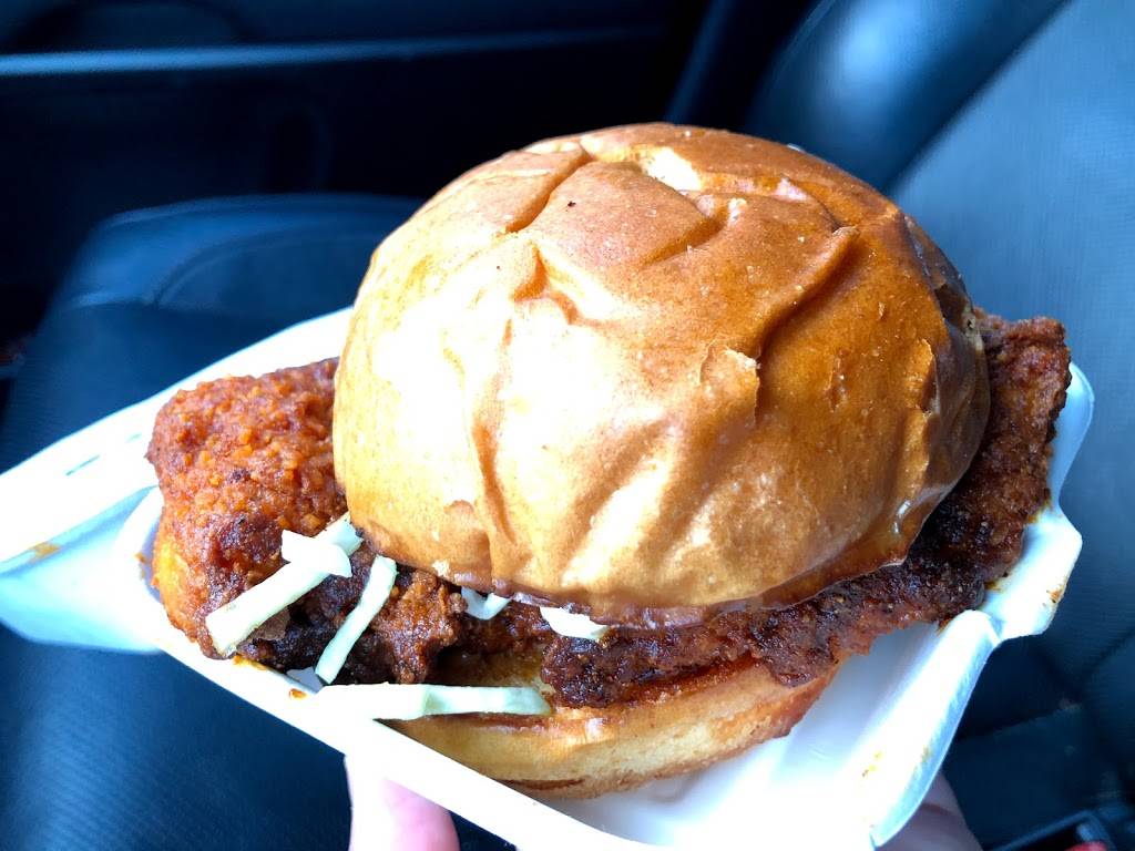 Micos Hot Chicken | restaurant | 2829 Chimney Rock Rd, Houston, TX 77056, USA | 3463035560 OR +1 346-303-5560