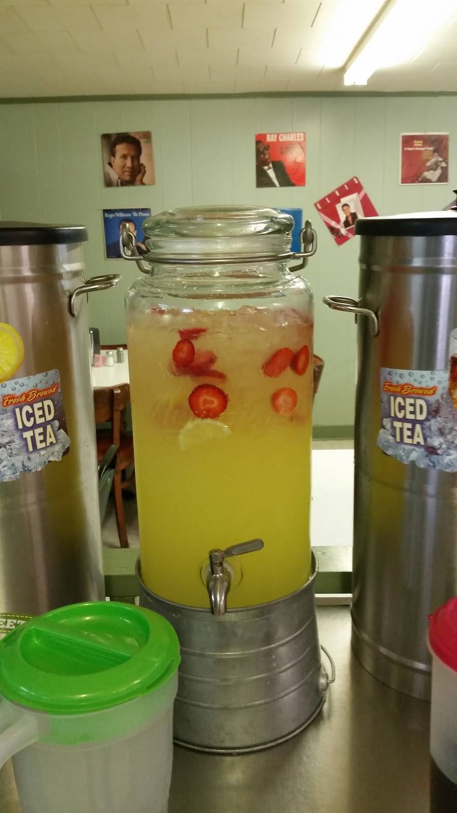 Poppys Diner | restaurant | 311 W Tigrett St, Halls, TN 38040, USA | 7318363152 OR +1 731-836-3152