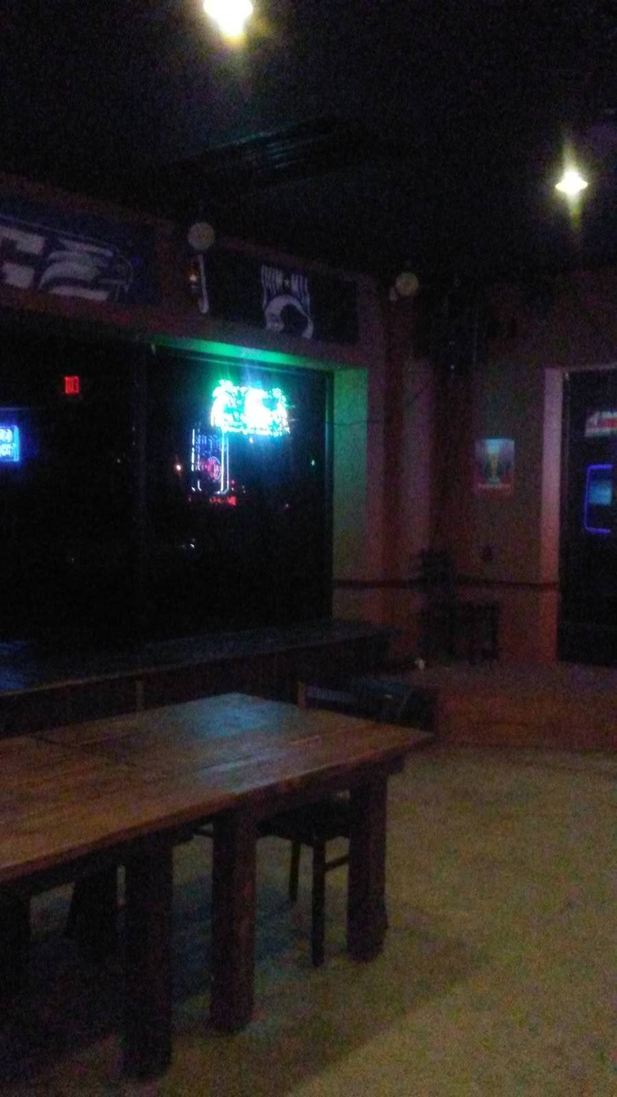 Moonshiners Grill & Still | restaurant | 108 Juniper Cir, Brunswick, GA 31520, USA | 9122892999 OR +1 912-289-2999