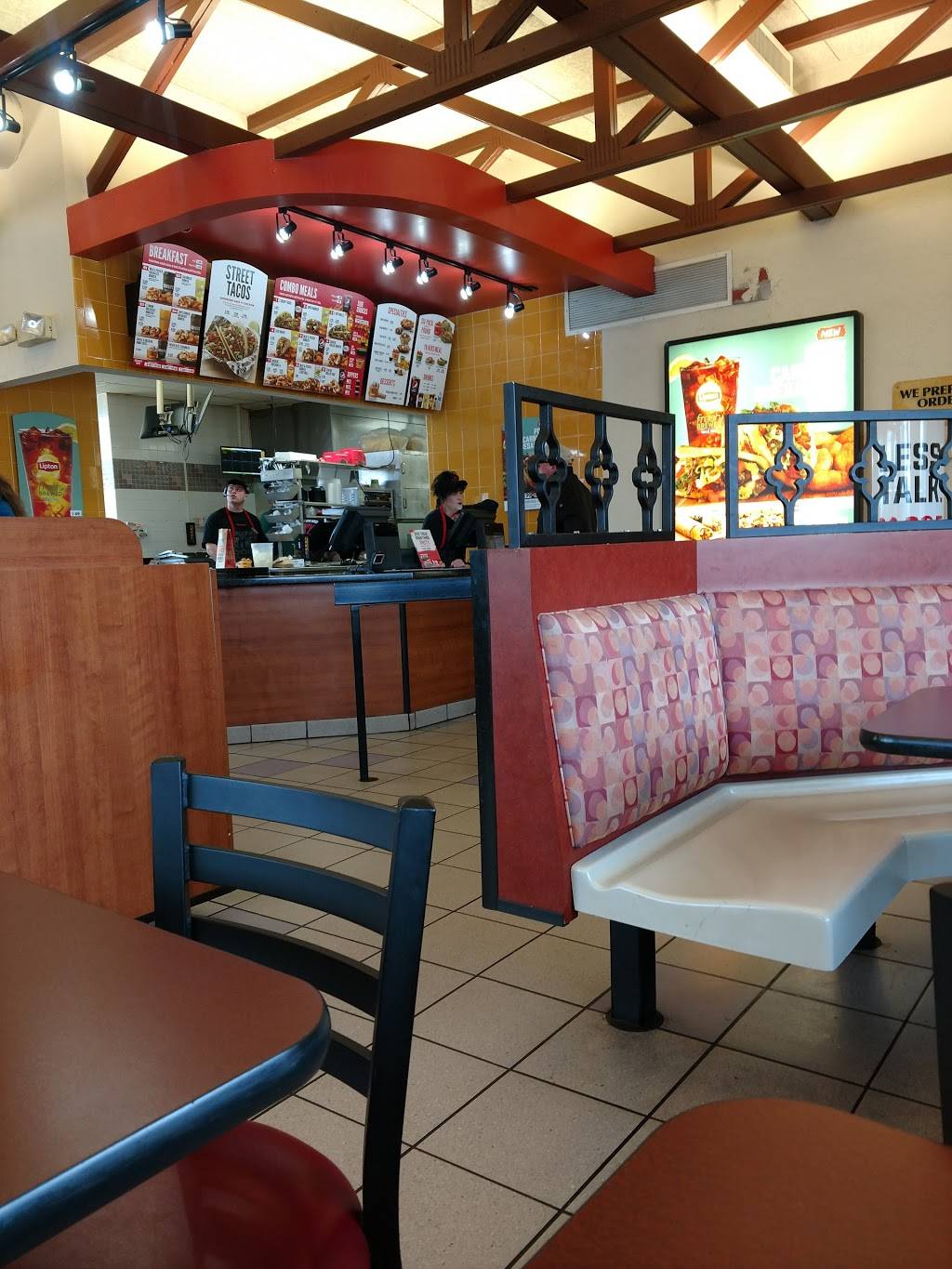 Taco Johns | restaurant | 484 South Kennedy Drive, Bradley, IL 60915, USA | 8159393064 OR +1 815-939-3064