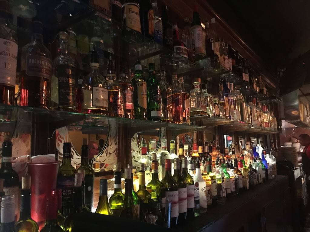 Carmens Cafe | restaurant | 6307 Brookside Plaza, Kansas City, MO 64113, USA | 8163334048 OR +1 816-333-4048