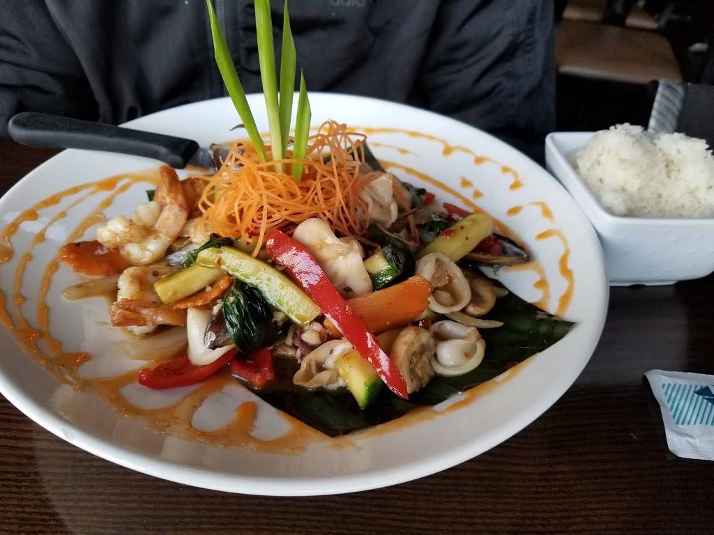 Tum Thai Cuisine | restaurant | 274 Merrick Rd, Rockville Centre, NY 11570, USA | 5165435078 OR +1 516-543-5078