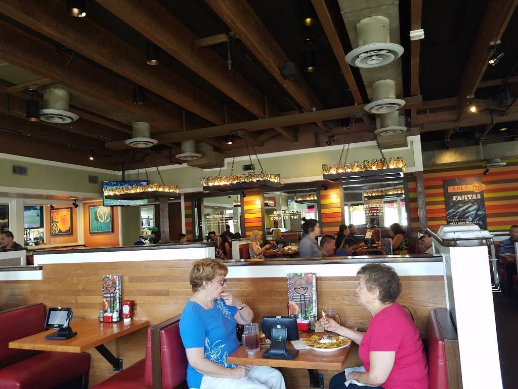 Chilis Grill & Bar | restaurant | 8950 Rosedale Hwy, Bakersfield, CA 93312, USA | 6615885872 OR +1 661-588-5872