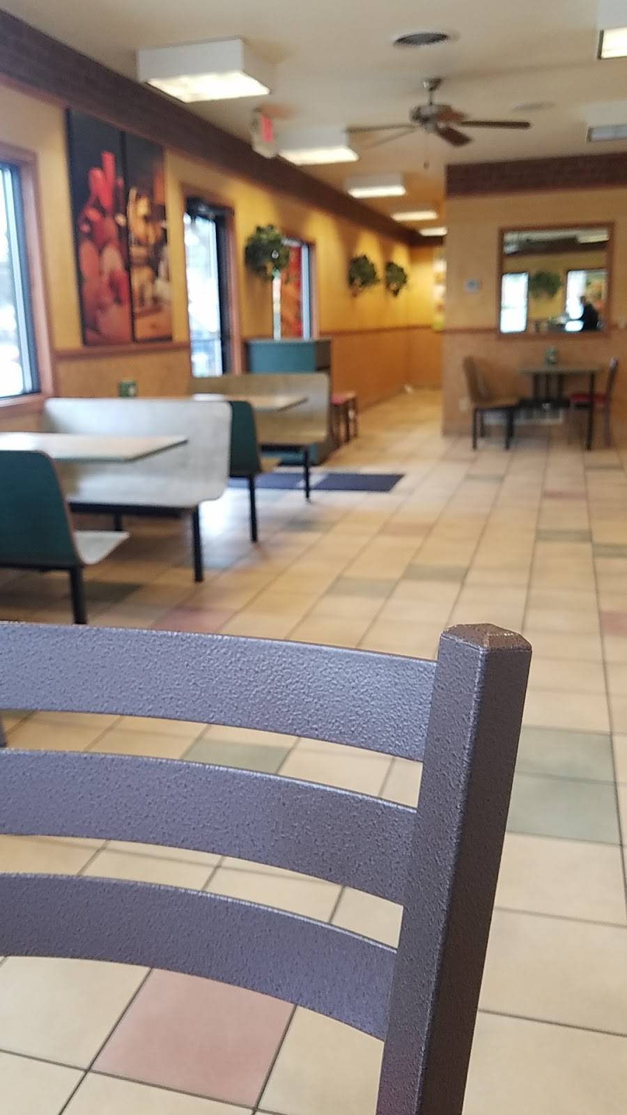 Subway | restaurant | 312 E Court St, Cambridge, IL 61238, USA | 3099371223 OR +1 309-937-1223