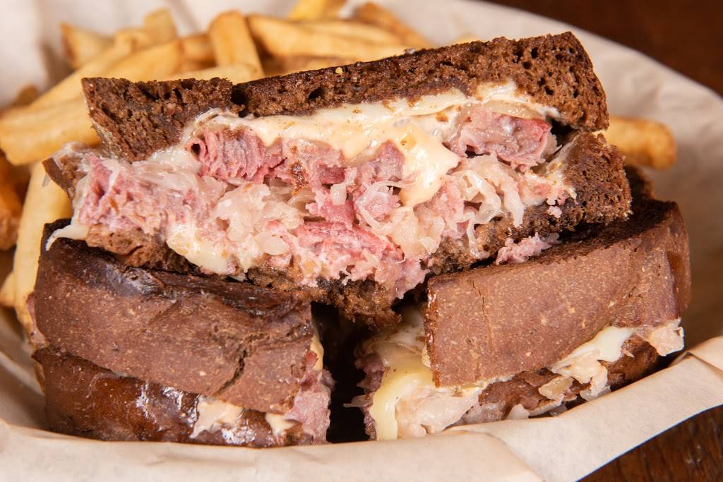 Crooked Pint Ale House | restaurant | 1402 W Arrowhead Rd Suite 100, Duluth, MN 55811, USA | 2184644129 OR +1 218-464-4129