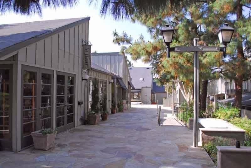 Hillside Village Shopping Center | restaurant | 24536 Hawthorne Blvd, Torrance, CA 90505, USA | 3108216144 OR +1 310-821-6144