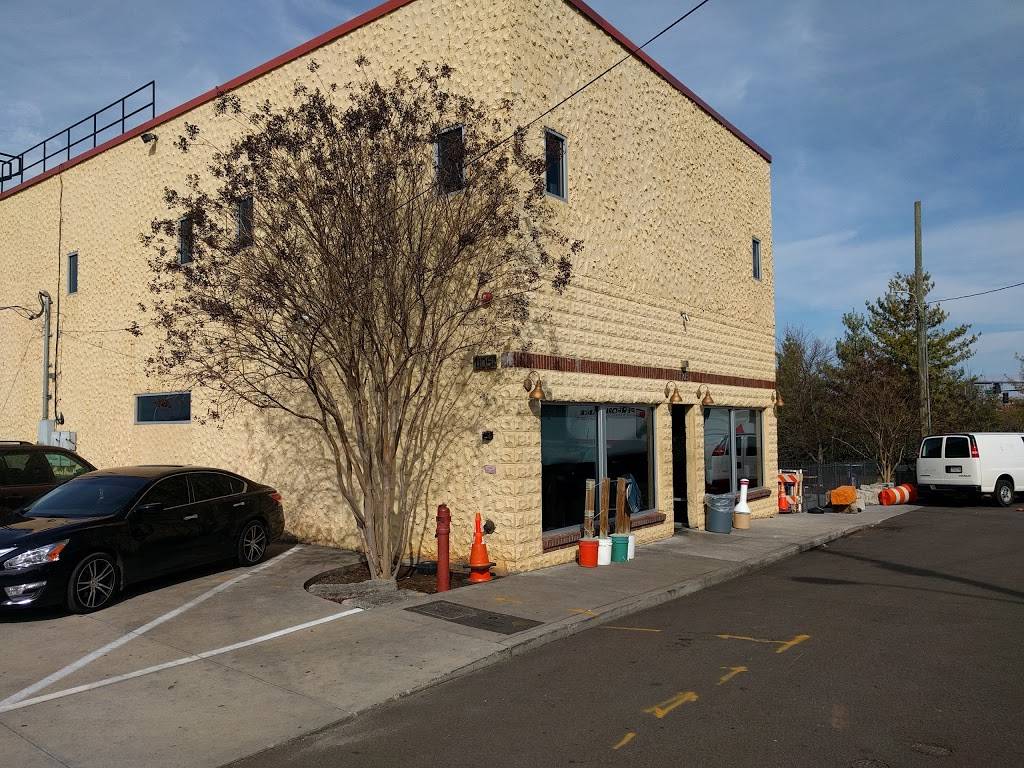 The Hill Bar and Grill | restaurant | 1105 Forest Ave, Knoxville, TN 37916, USA | 8655401011 OR +1 865-540-1011