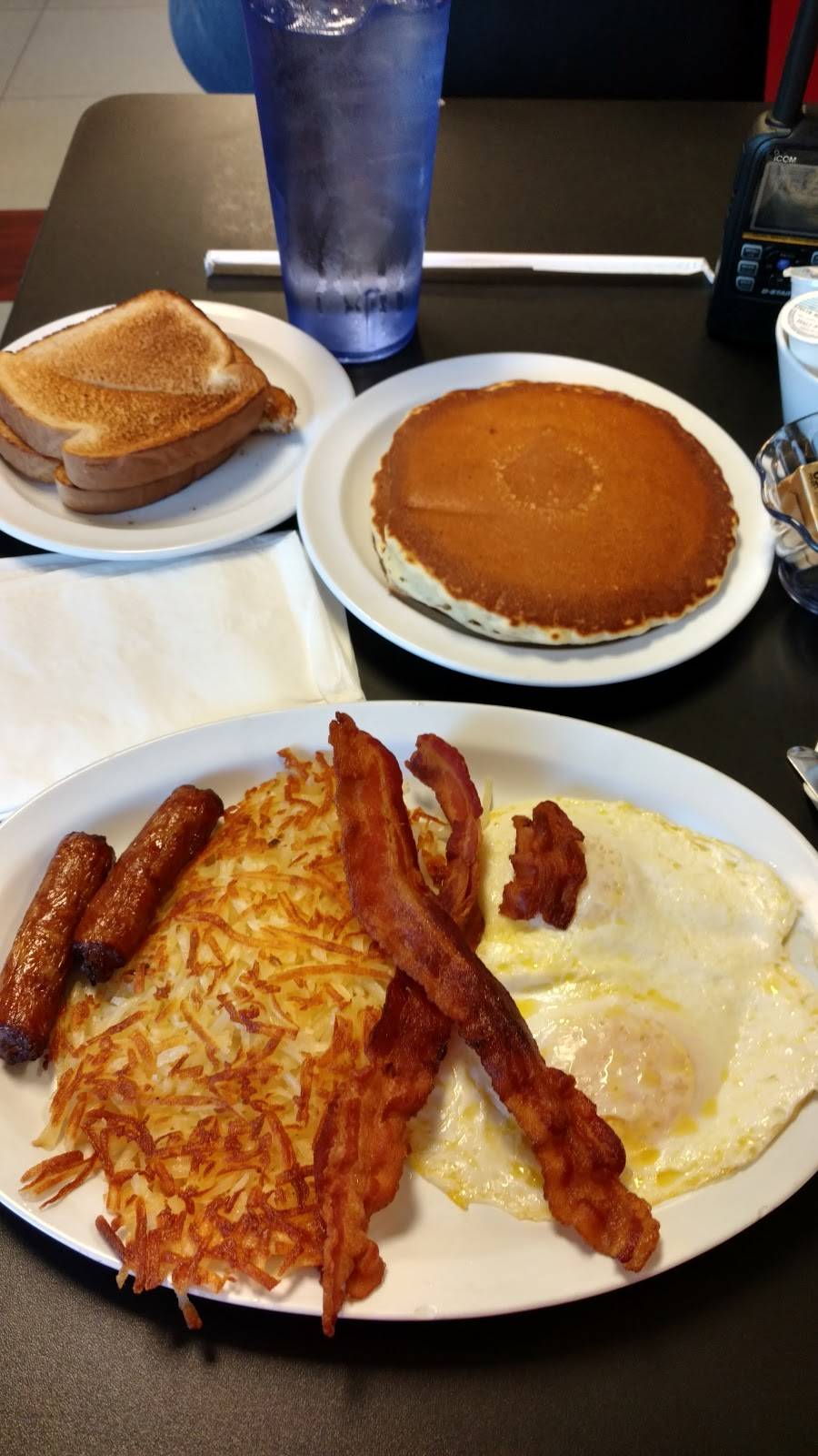 Suzy Qs Hometown Diner | restaurant | 225 Chimney Corner Ln #1001 ON in Greenwich Medical Complex, Military Trail, Jupiter, FL 33458, USA | 5618223744 OR +1 561-822-3744