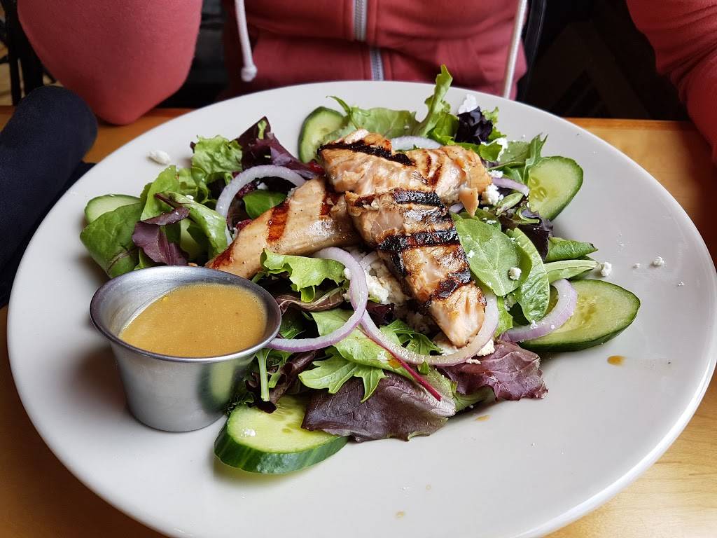 The Snow Squall Restaurant | restaurant | 18 Ocean St # 1, South Portland, ME 04106, USA | 2077990811 OR +1 207-799-0811