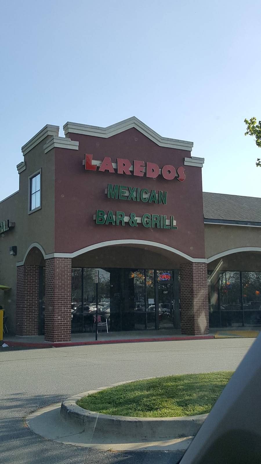 Laredos Mexican Bar & Grill | restaurant | 1860 Sandy Plains Rd, Marietta, GA 30066, USA | 6784533663 OR +1 678-453-3663