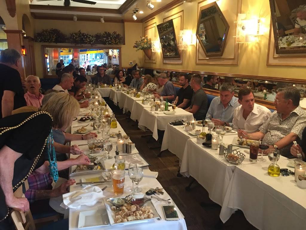 Le Petit Four | restaurant | 8654 Sunset Blvd, West Hollywood, CA 90069, USA | 3106523863 OR +1 310-652-3863