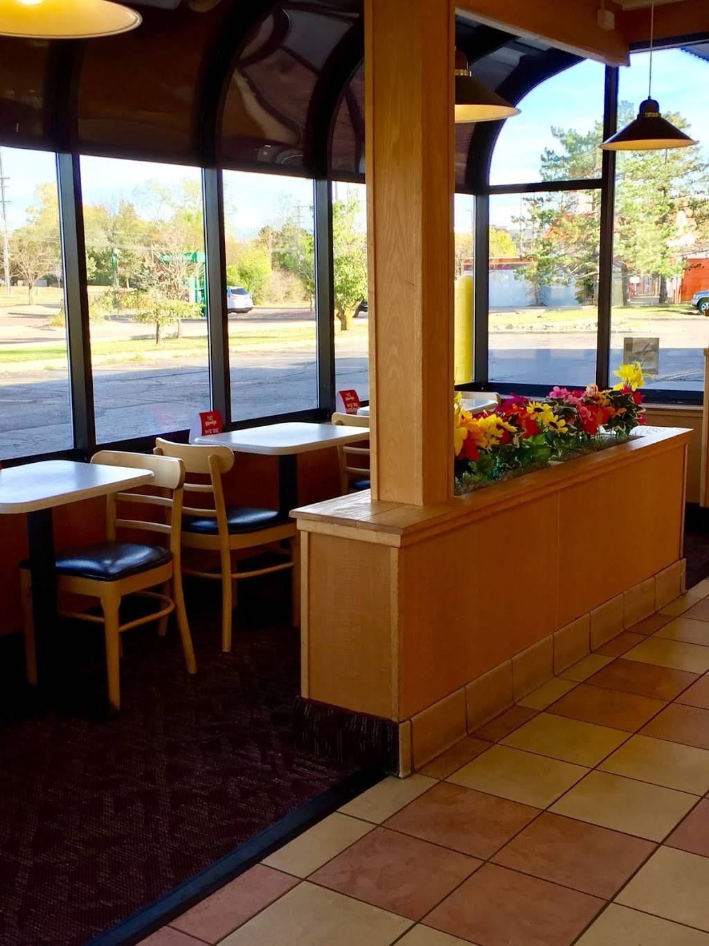 Wendys | restaurant | 41465 Ford Rd, Canton, MI 48187, USA | 7349810183 OR +1 734-981-0183