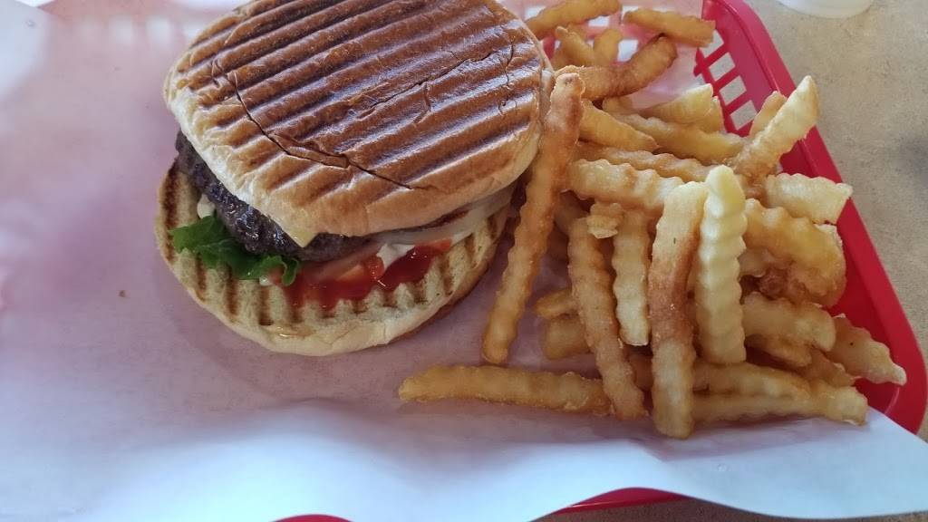 Patellis Gyros Beefburgers | restaurant | 1411 Cannonball Trail, Yorkville, IL 60560, USA | 6305539620 OR +1 630-553-9620