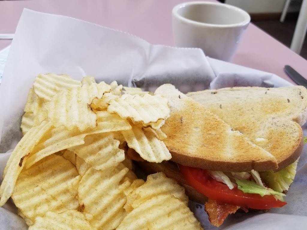 Crystal Cafe | cafe | 402 Market St, Parkersburg, WV 26101, USA | 3044285680 OR +1 304-428-5680