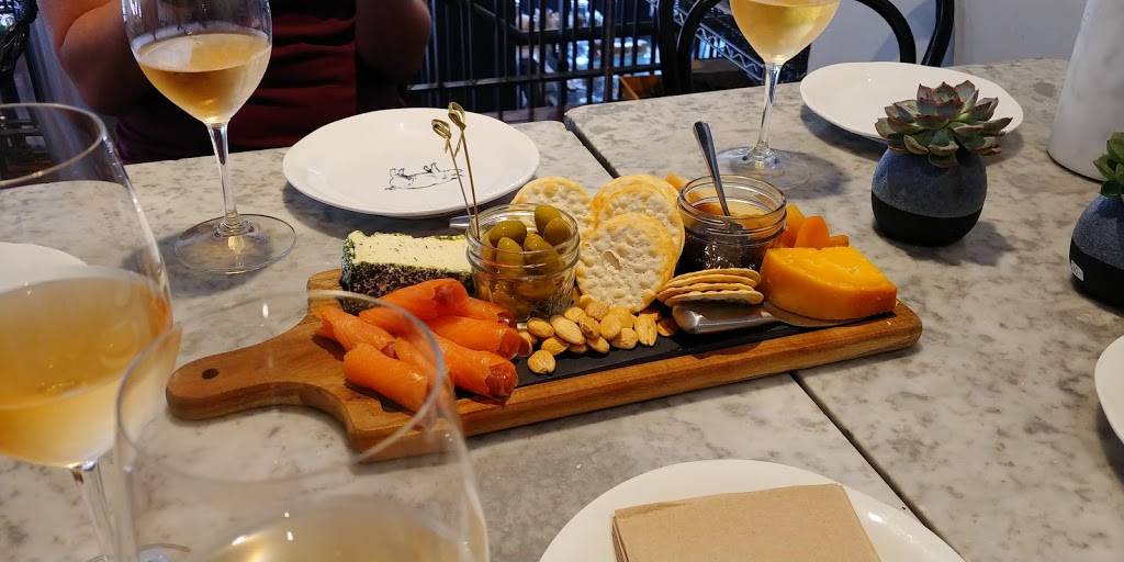 Royal Blue Grocery - Highland Park Village | cafe | 1 Highland Park Village, Dallas, TX 75205, USA | 2145269516 OR +1 214-526-9516