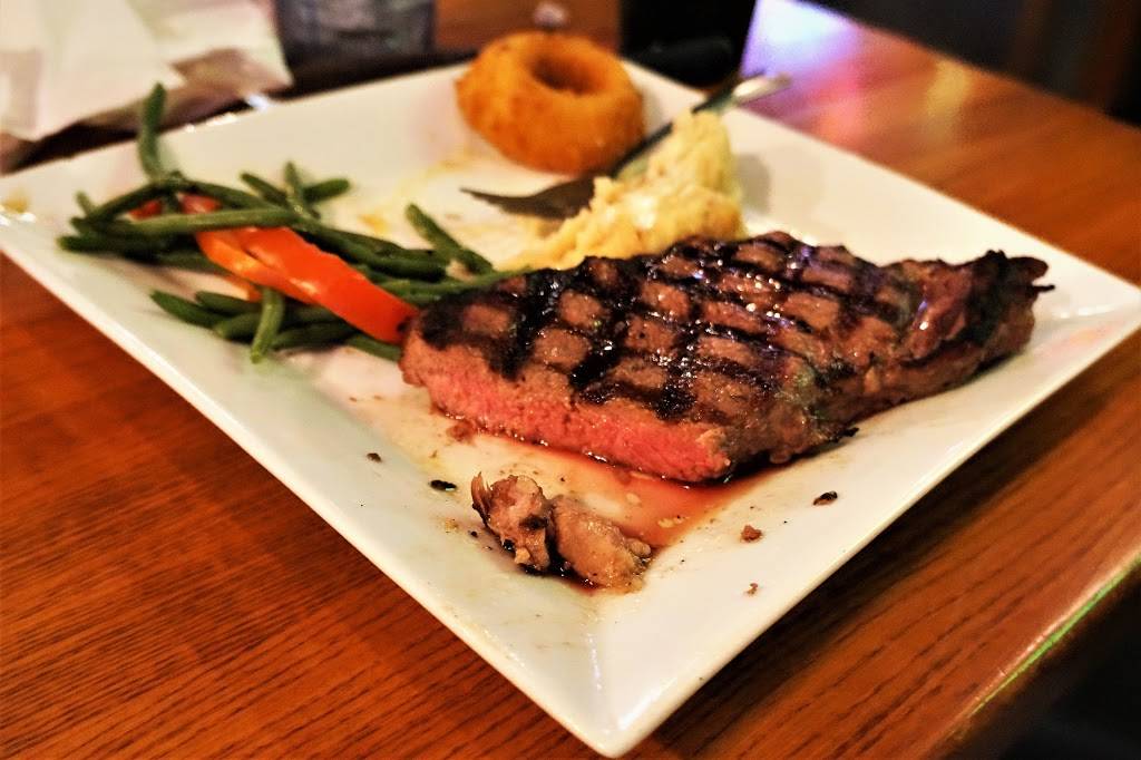 Quaker Steak & Lube | restaurant | 10 Chrome Dr, Greenville, SC 29615, USA | 8646789464 OR +1 864-678-9464