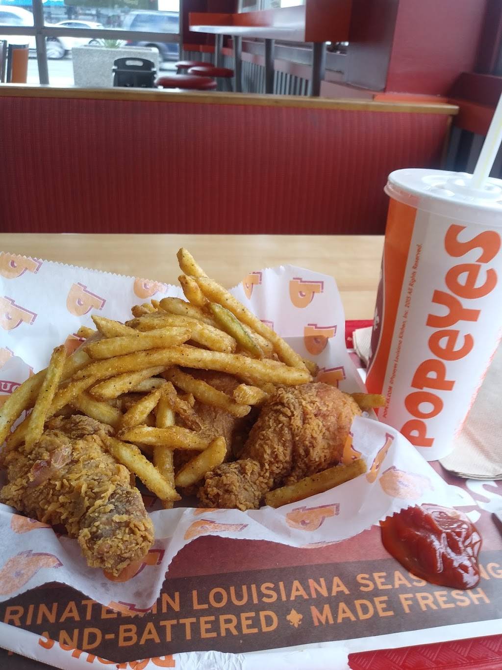 Popeyes | restaurant | 2515 Hurontario St, Mississauga, ON L5A 4C8, Canada | 9052733500 OR +1 905-273-3500