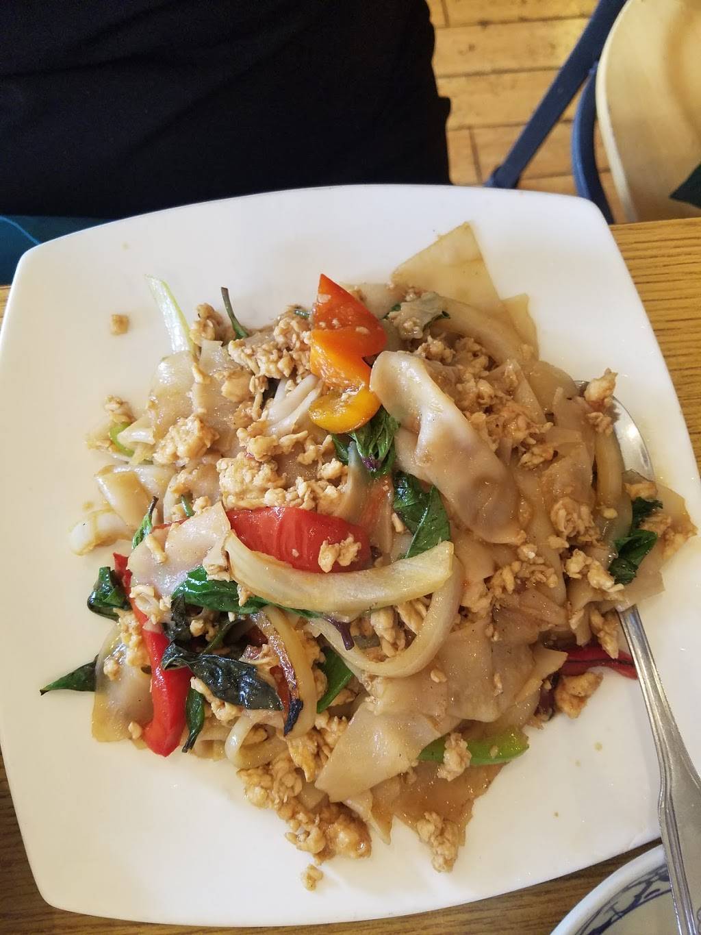 Ruen Thai Restaurant | restaurant | 1470 Eureka Rd, Roseville, CA 95661, USA | 9167741499 OR +1 916-774-1499