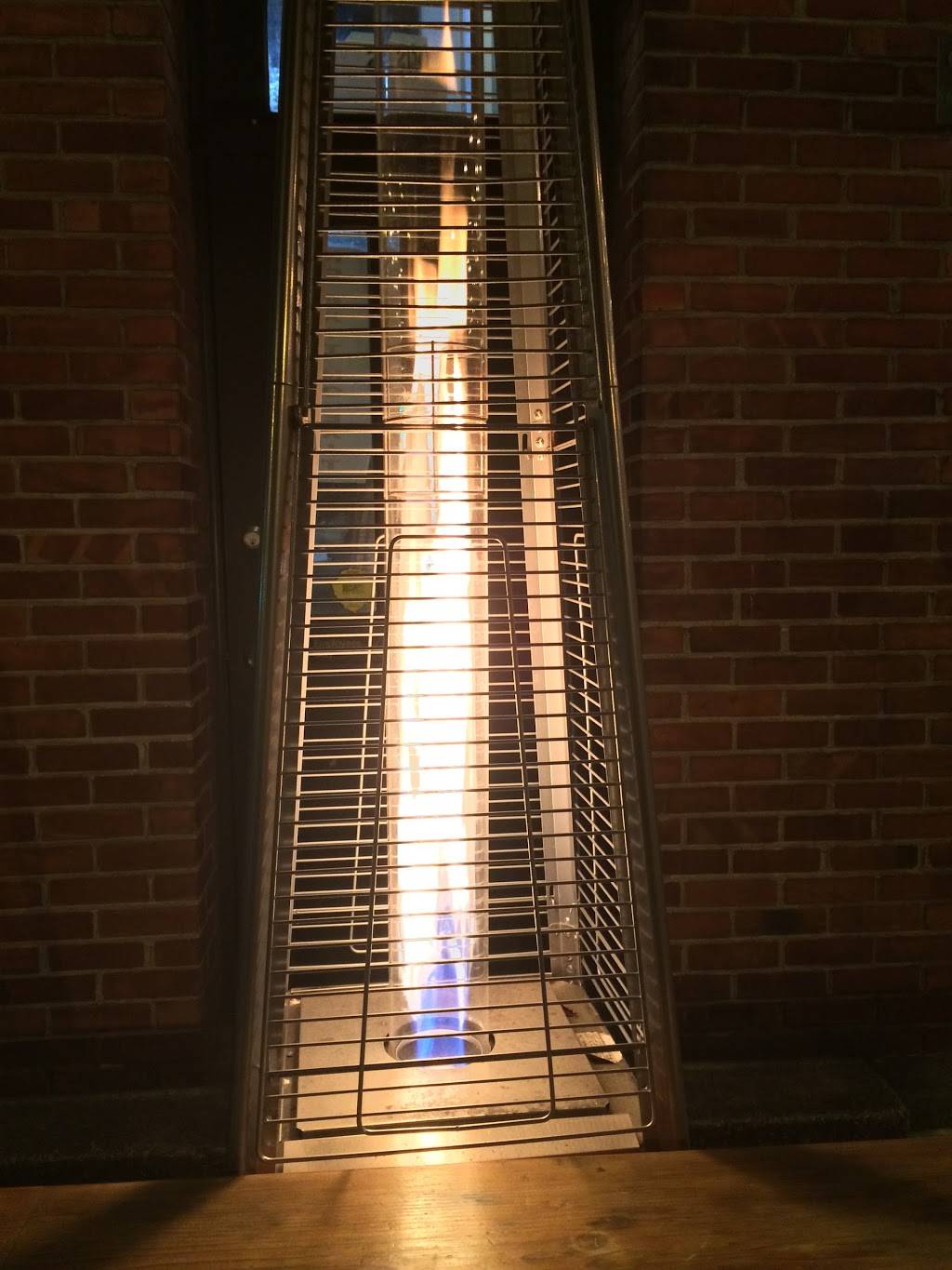 Pye Hole | restaurant | Side Window, 200 E Chestnut St, Bellingham, WA 98225, USA | 3606470060 OR +1 360-647-0060