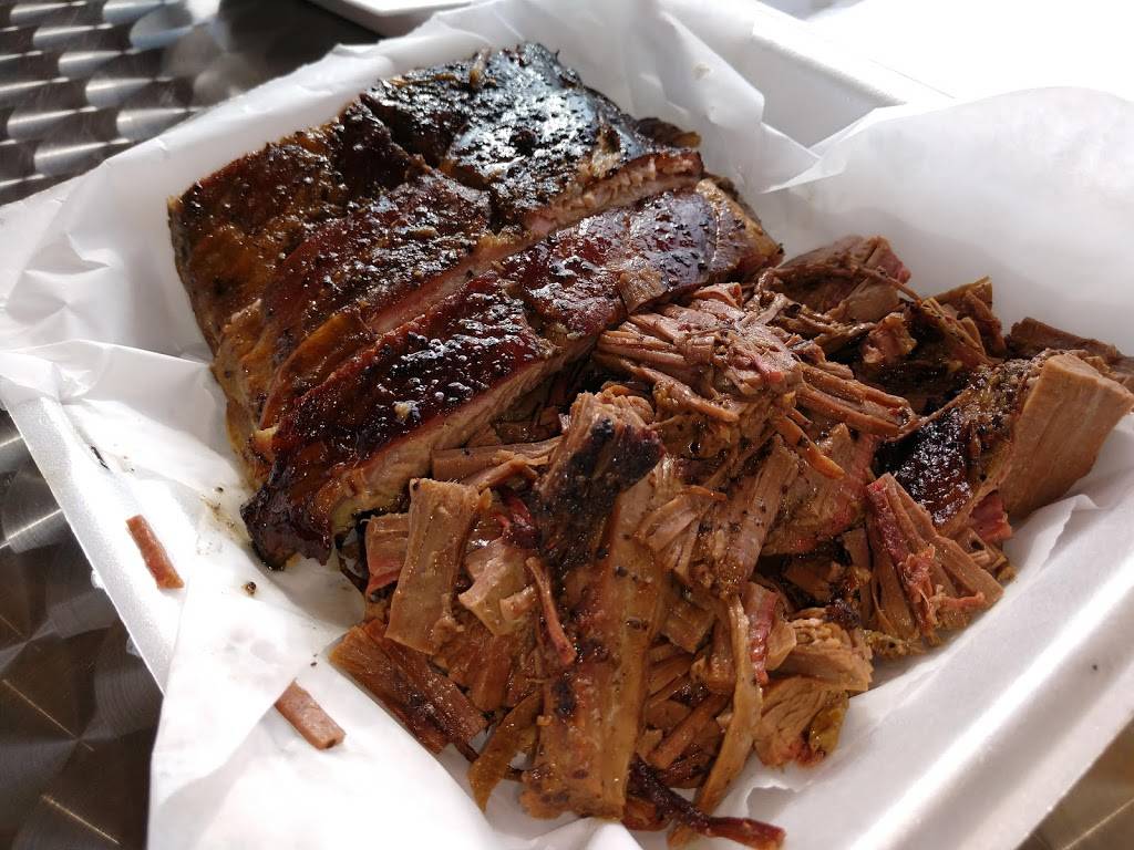 M&M Old Hickory Smokehouse BBQ | restaurant | 419 E, FL-44, Wildwood, FL 34785, USA | 4072098063 OR +1 407-209-8063