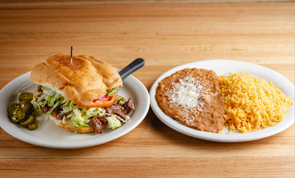 El Beso Mexican Restaurante & Cantina - Milwaukee | restaurant | 909 W Layton Ave, Milwaukee, WI 53221, USA | 4144553534 OR +1 414-455-3534