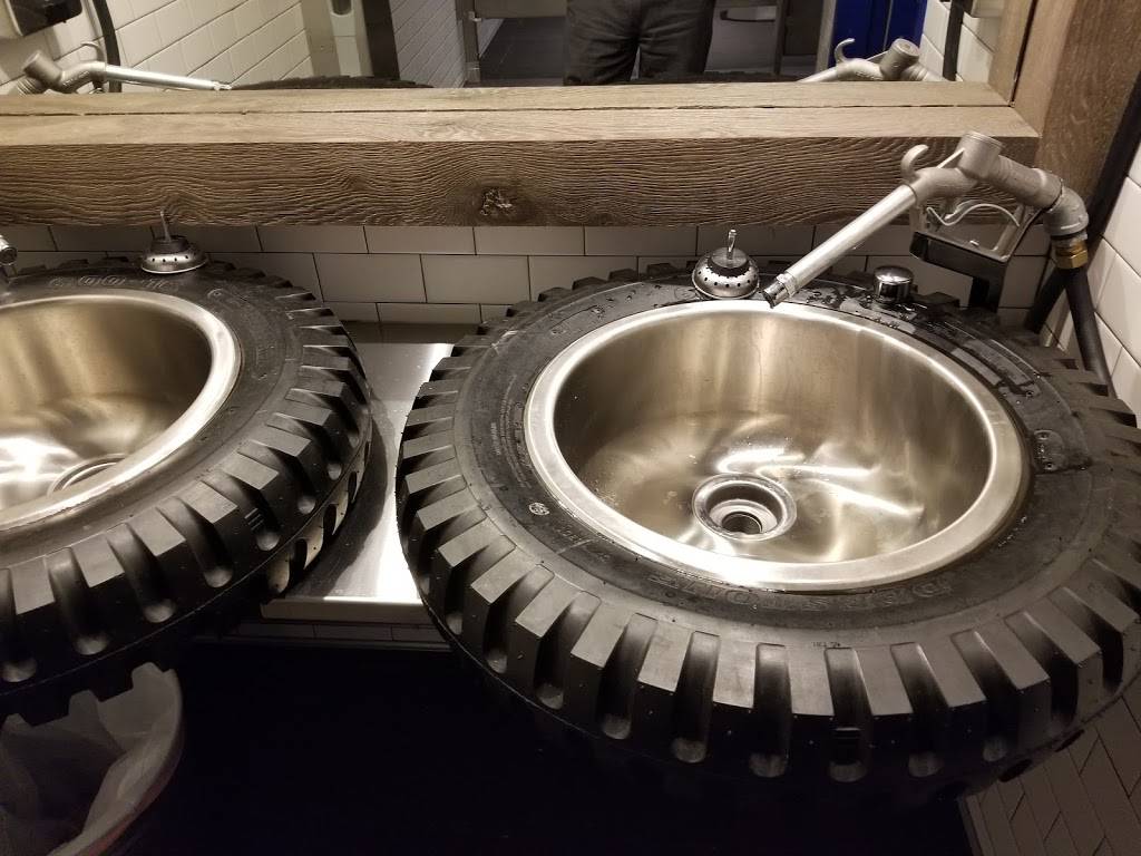 Red Truck Beer Company | restaurant | 1020 E Lincoln Ave, Fort Collins, CO 80524, USA | 9704001670 OR +1 970-400-1670