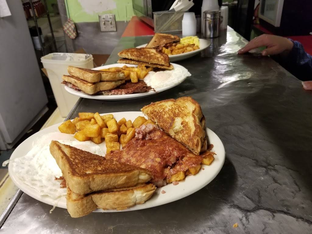 Happy Days Diner | restaurant | 67 Mill St, Auburn, ME 04210, USA | 2077831800 OR +1 207-783-1800