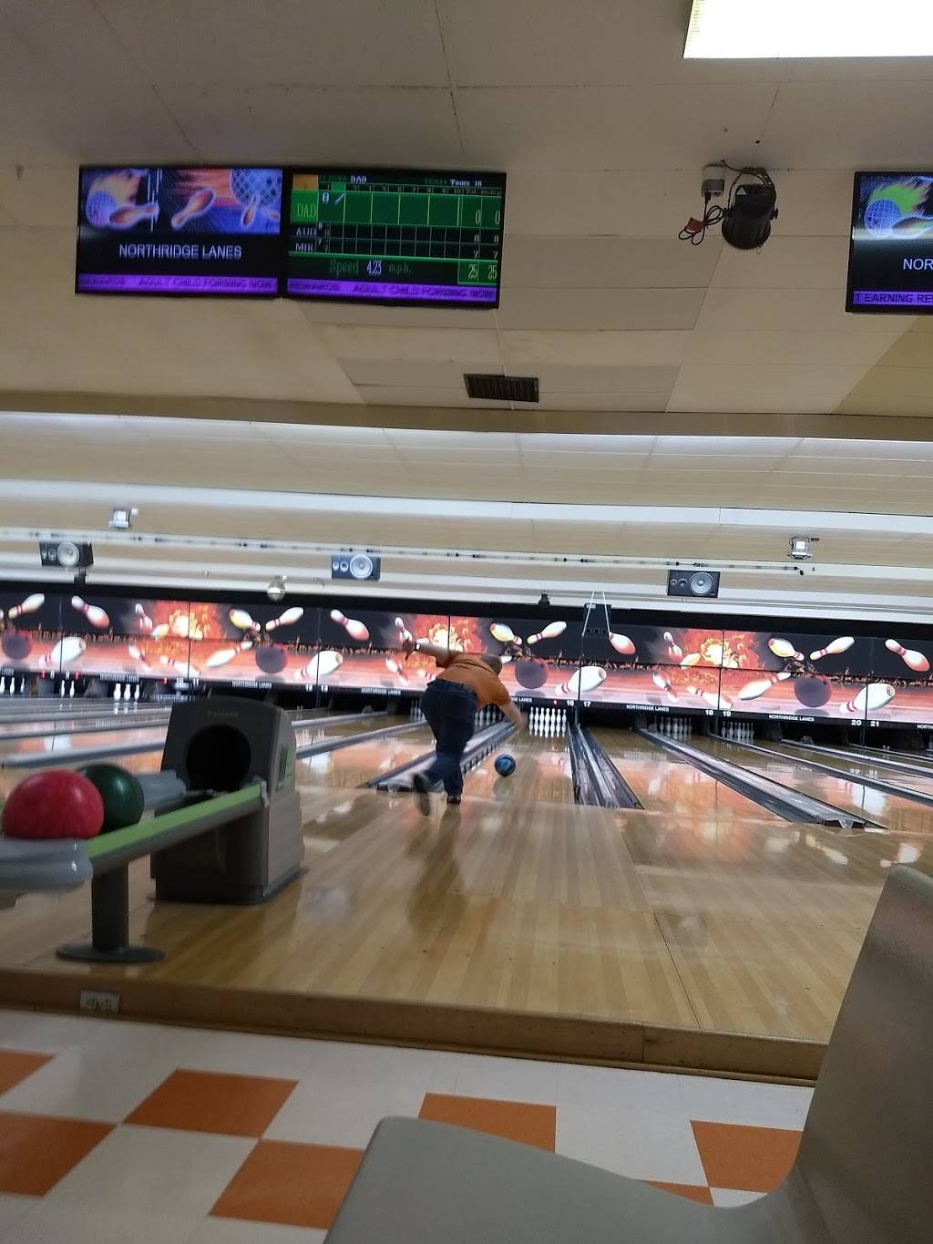 Northridge Lanes | restaurant | 1333 Moorefield Rd, Springfield, OH 45503, USA | 9373990850 OR +1 937-399-0850