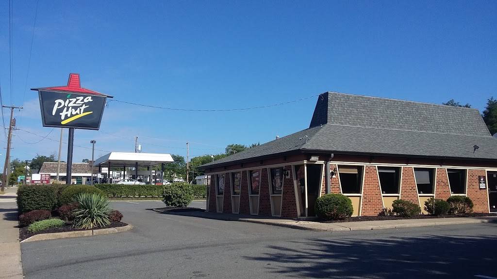 Pizza Hut | restaurant | 350 E Market St, Leesburg, VA 20176, USA | 7037711212 OR +1 703-771-1212