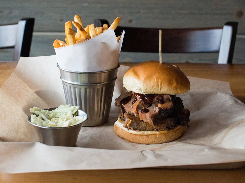 The Beacon Tap | restaurant | 1374 Lee St, Des Plaines, IL 60018, USA | 8477152772 OR +1 847-715-2772