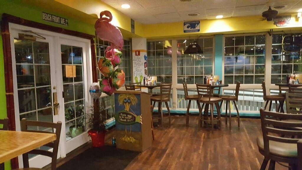 No Wake Bar and Grill | restaurant | 99 Kazimour Dr, Port Barrington, IL 60010, USA | 8473828866 OR +1 847-382-8866