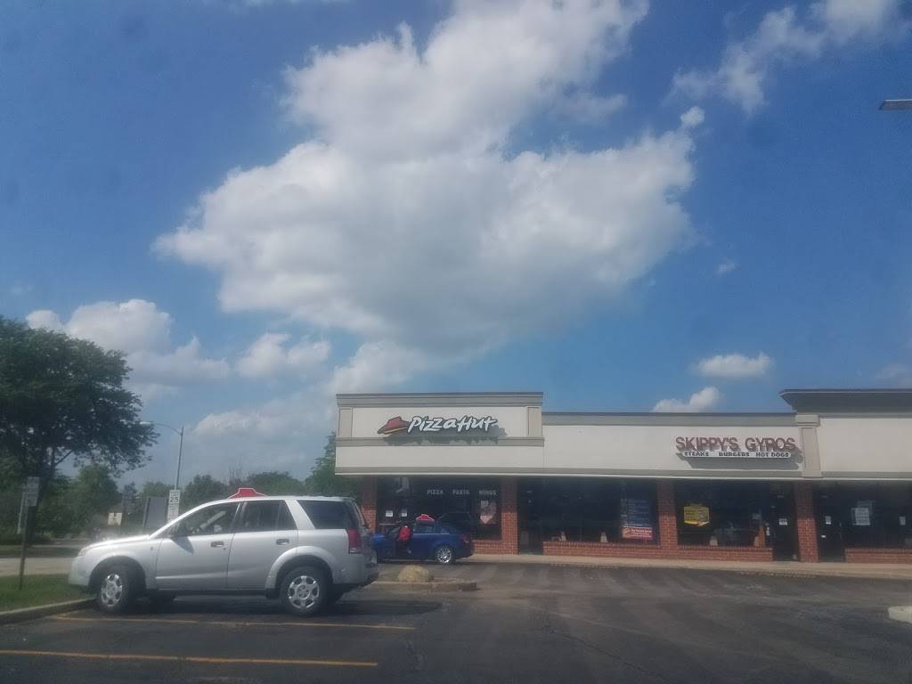 Pizza Hut | restaurant | 1326 W Lake St, Roselle, IL 60172, USA | 6305828000 OR +1 630-582-8000